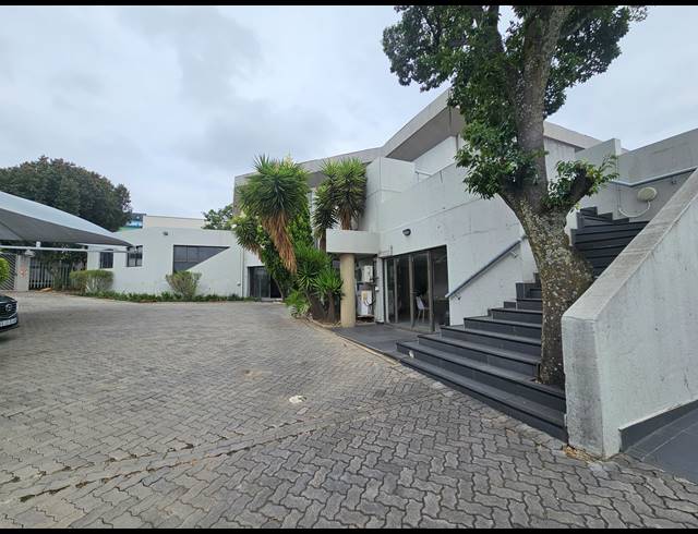 774M² OFFICE TO LET IN BRYANSTON
